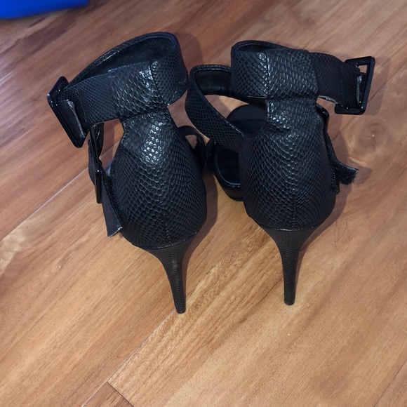 Heels - Picture 2 of 3